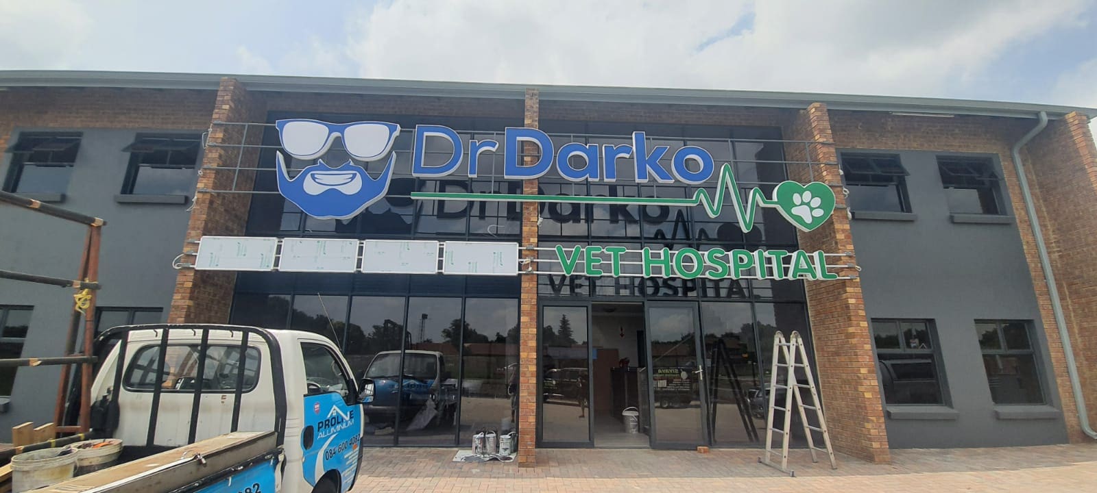 Dr Darko Vet Hospital Sign